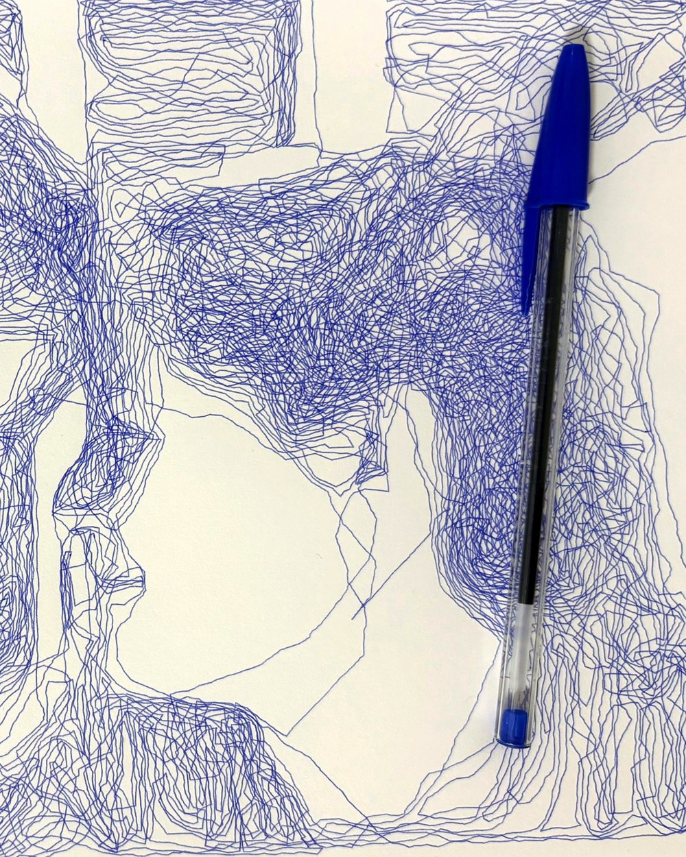 Frente a frente, foto 3 de 3: Boli Bic azul sobre Canson Bristol 90 g