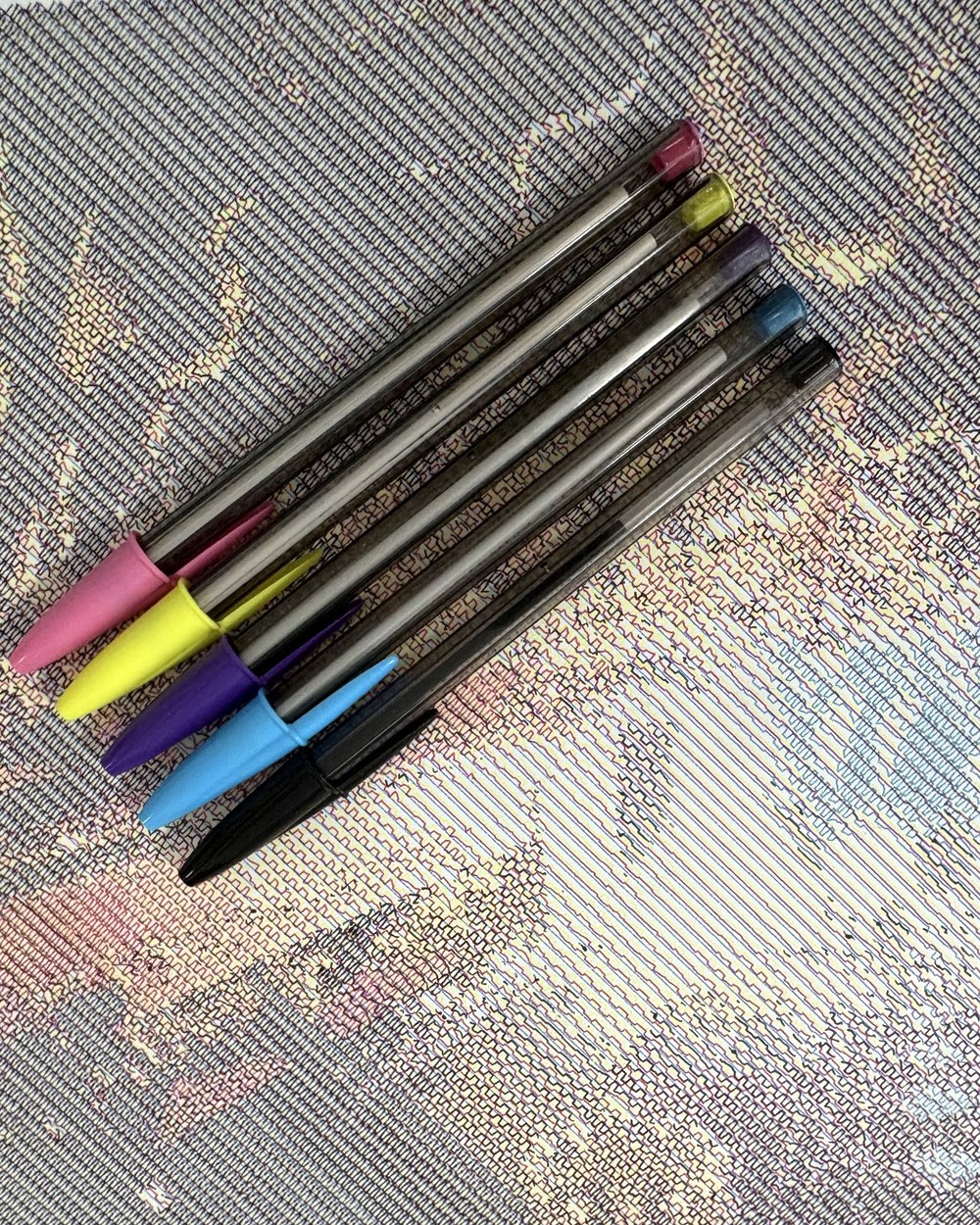 Sala Apolo, foto 3 de 3: Boli Bic 1.6 mm (cian, lila, amarillo y rosa) sobre Canson Bristol XL